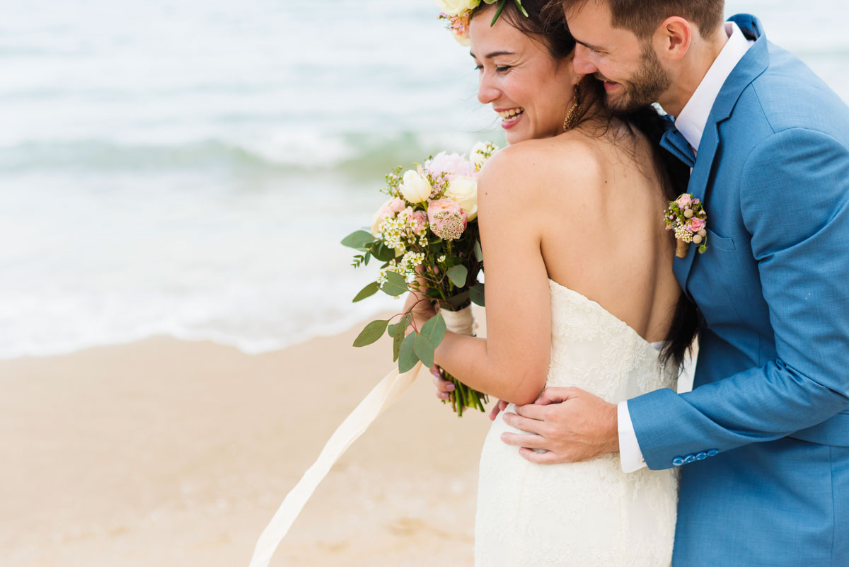 Bruidegom met blauw trouwpak