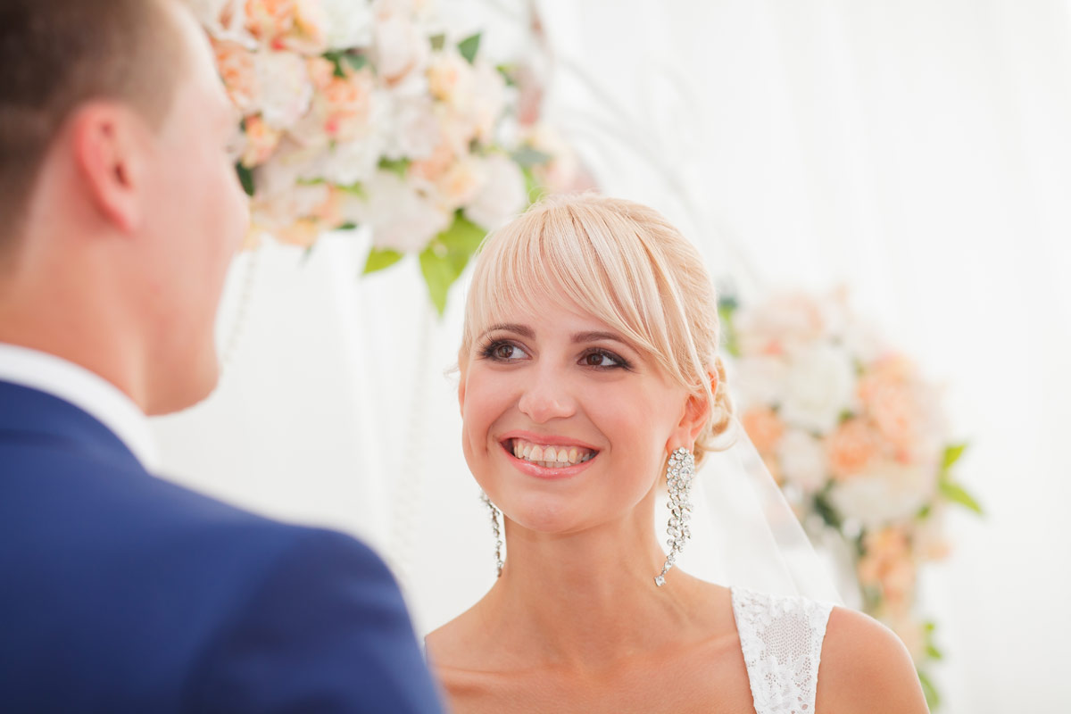 trouwen_in_de_gemeente_Overbetuwe_trouwambtenaar